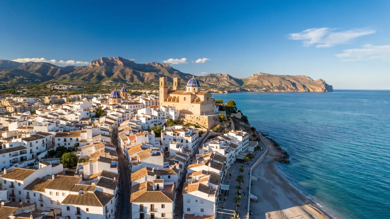 Vue aérienne de Altea sur la côte espagnole