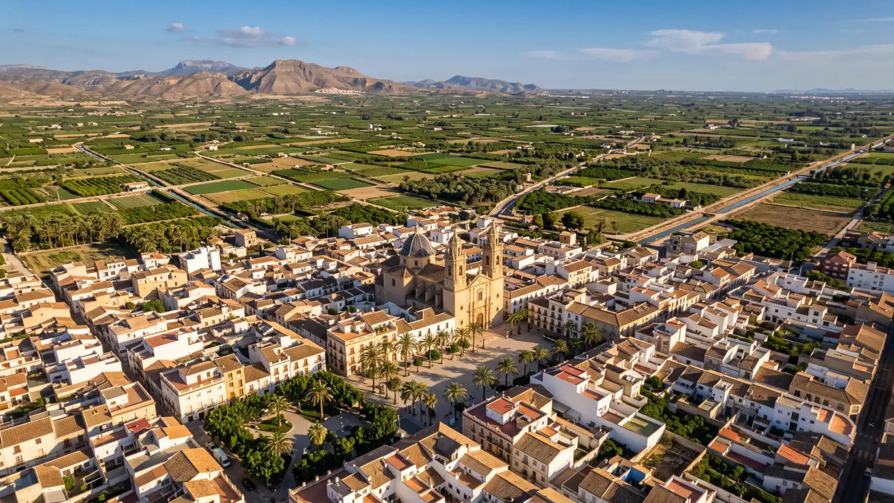 Vue aérienne de Dolores sur la côte espagnole