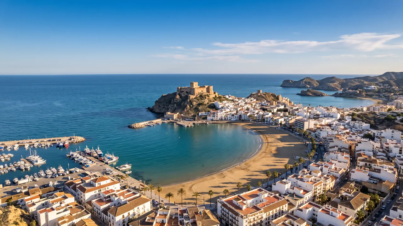 Vue aérienne de Aguilas sur la côte espagnole