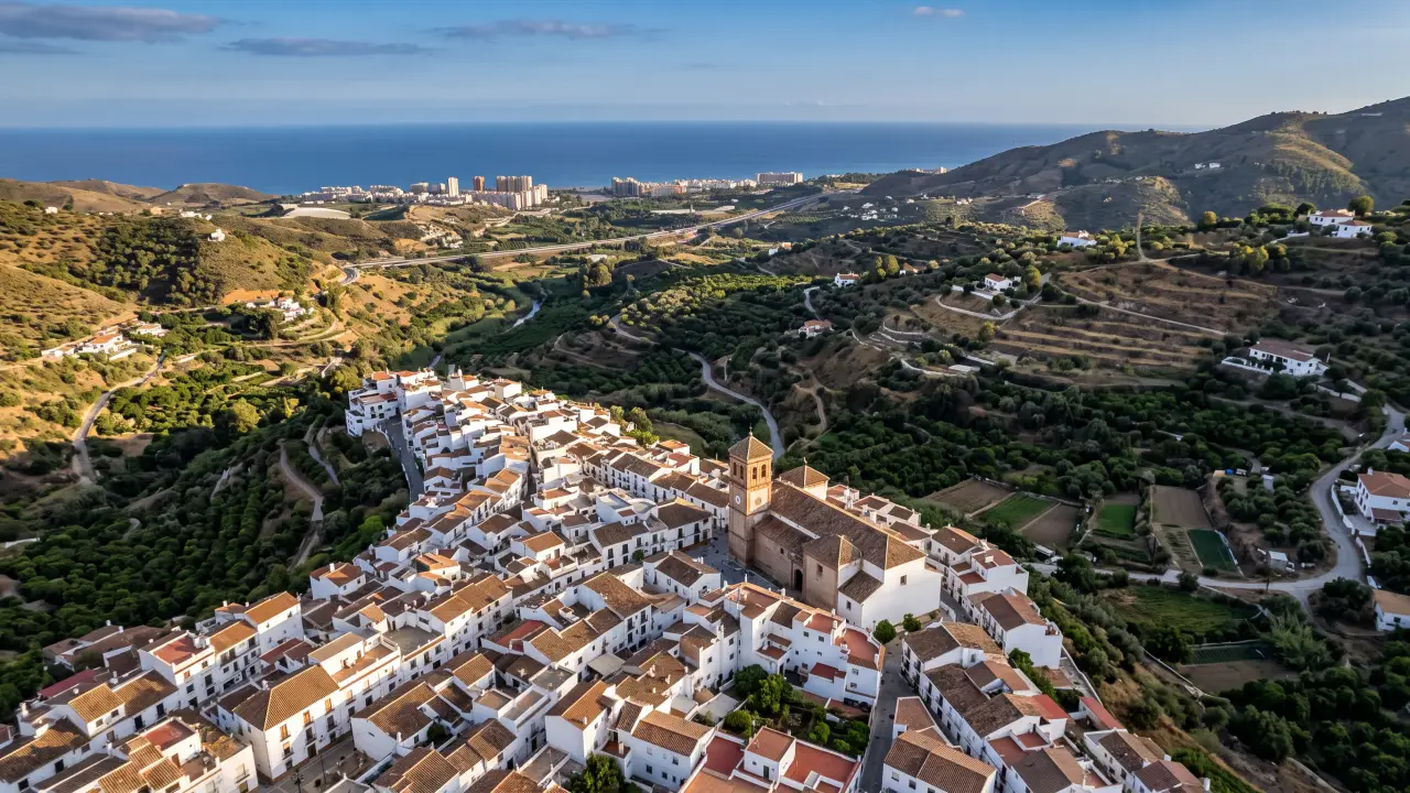 Luchtfoto van Algarrobo aan de Spaanse kust